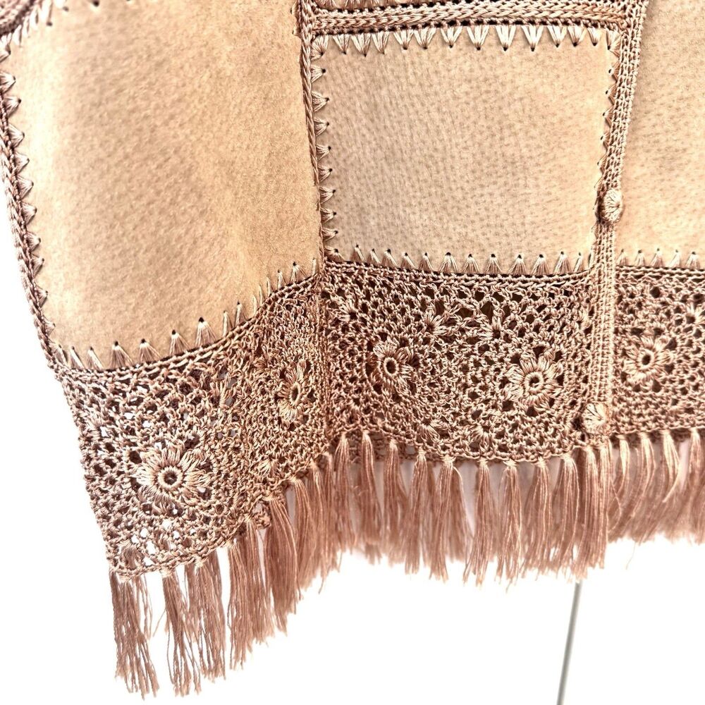 VTG Lisa International Patchwork Suede Crochet Vest Button Fringe Boho Festival - Picture 4 of 8